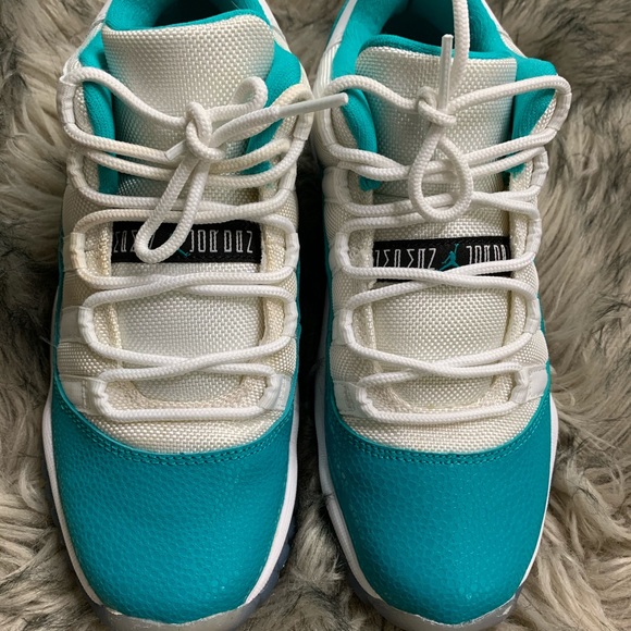 Shoes - Picture 2 of 4